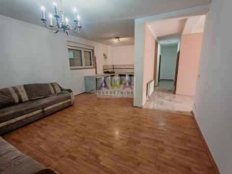 Čonoplja.  Porodični dom, za višečlanu porodicu