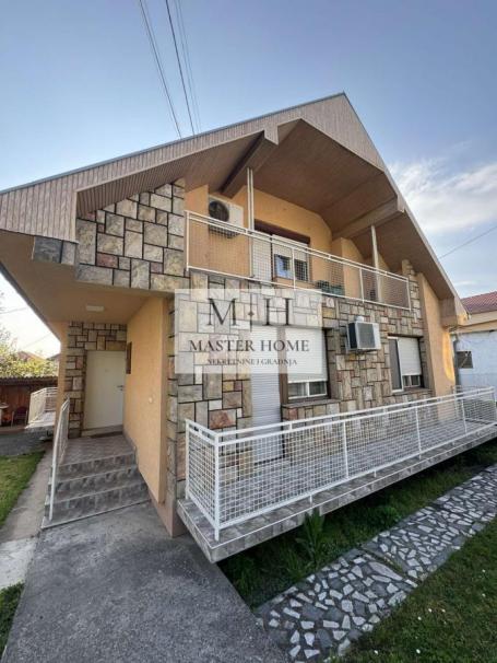 KUĆA SA 4 SPAVAĆE SOBE, DVA KUPATILA I GARAŽOM – BLIZINA BOLNICE
