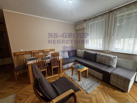 VEOMA KOMPAKTAN DVOIPOSOBAN BLIZU PESACKE ZONE!
