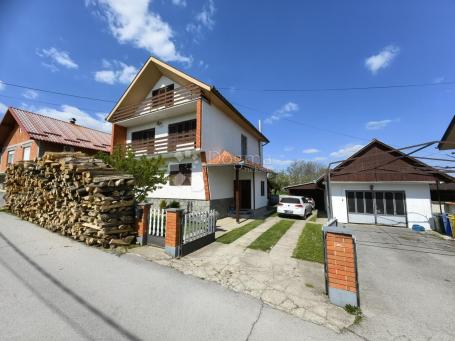 Divna obiteljska kuća u Orahovici