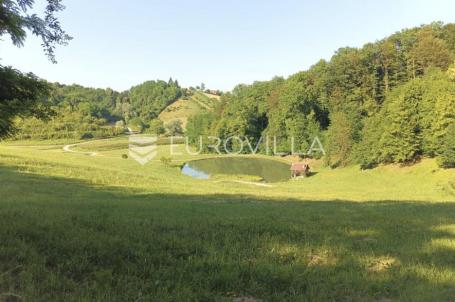 Novi Marof, Gornje Makojišče poljoprivredno imanje površine 29.500 m²