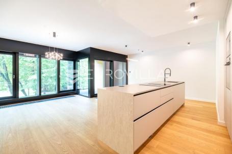 Zagreb, Donji grad, centar, luksuzan četverosoban stan s loggiom, terasom i vrtom 150 m²