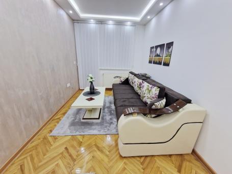 Veći dvosoban stan sa stvarima