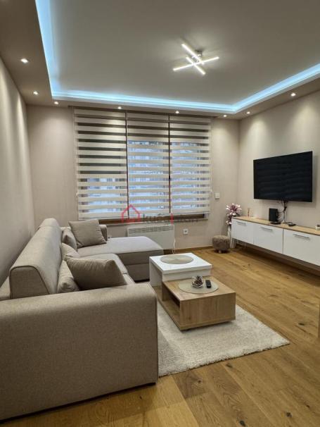 Novogradnja u centru. Lux namešten. Spa centar