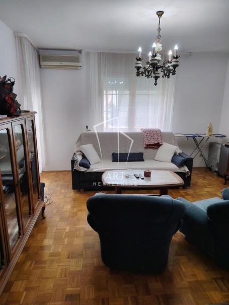 Đeram pijaca, Vojvode Bogdana, 53m2 ID#14830
