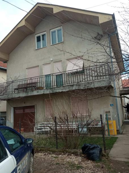 Kuća u Kragujevcu - Stanovo, 104 m2 u osnovi, plac 449 m2
