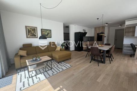 Istra, Rovinj, moderan stan s dvije spavaće sobe 101 m², vrtom i ograđenim parkirnim mjestom