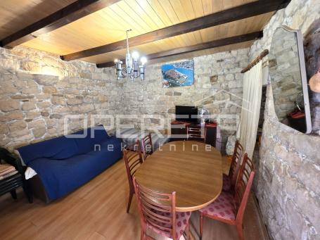 Kamena kuća u staroj jezgri Trogira, 105 m2, 3 etaže. Cijena na upit!