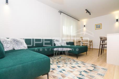 Stan, najam s terasom i parkingom, Blato, 50m2