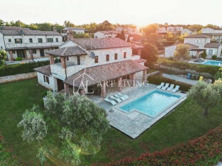 Poreč, okolica - kamena villa s bazenom u rustikalnom stilu