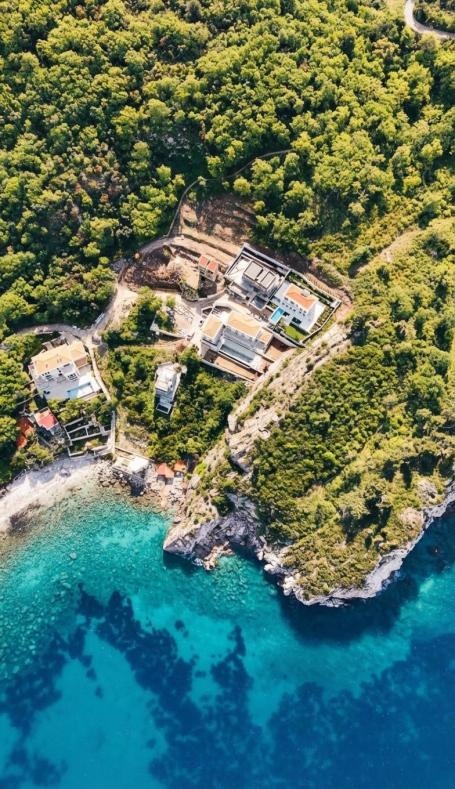 Prodaja urbanizovanog građevinskog zemljišta 400 m² sa panoramskim pogledom i samo 50 m od mora – Ri