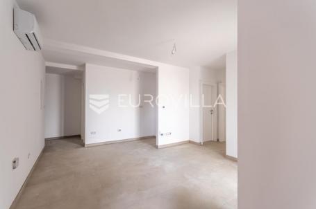 Varaždin, Centar, useljiv poslovi prostor 106,77 m²