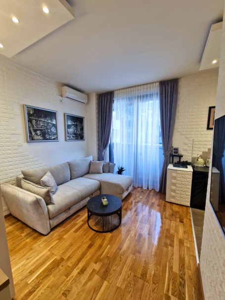 Kompletno nameštena garsonjera 29 m2 u Pupinovoj palati