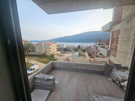 Nov dvosoban stan 54m2 sa otvorenim pogledom na more u zgradi sa bazenom - Djenovici, Herceg Novi