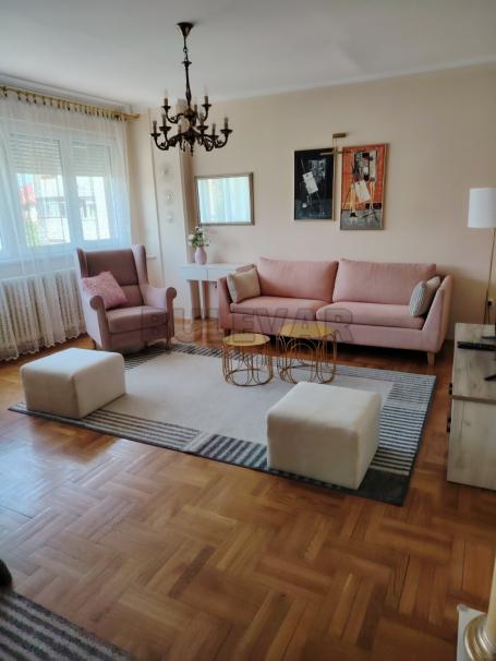 Izdaje se lux, trosoban stan u centru Niša, 77m2