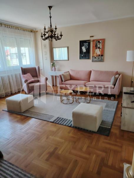 Izdaje se lux, trosoban stan u centru Niša, 77m2