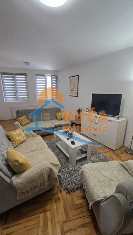 Izdaje se neuseljavana garsonjera u centru, 30m2