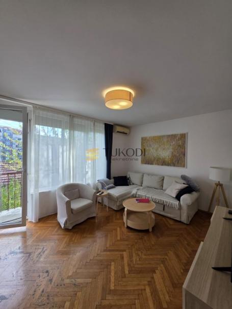 Trosoban stan, 64 m², Vračar, Crveni Krst, 1. sprat