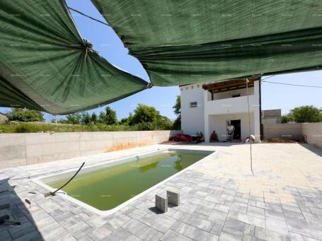 Kuća Prodajemo renoviranu Istarsku kamenu kuću u okolici Žminja!
