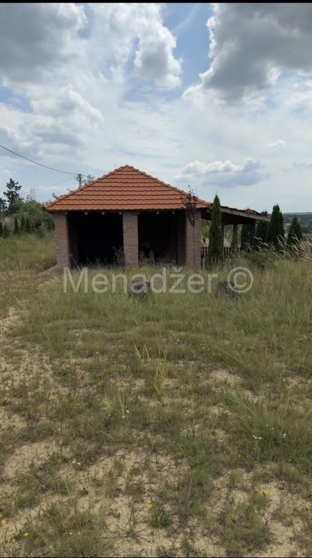 Popović, 66.5 ari, ograđen i sa kapijom