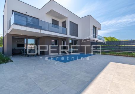 Istra, Poreč okolica – trosoban stan u prizemlju s bazenom