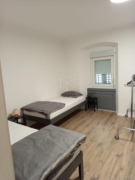 Istra, Buzet - Trosoban stan sa investicijkim potencijalom