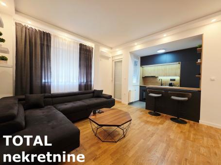PETROVARADIN - CENTAR - 42.00 m2
