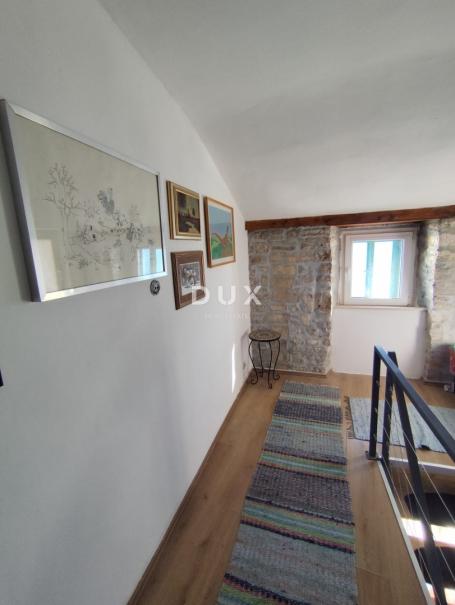 ŠIBENIK, RIVA - Autentičan stan u kamenoj kući s pogledom na more