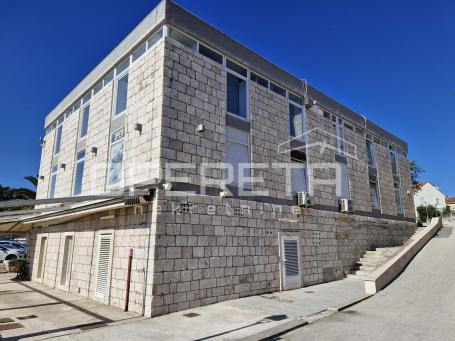 Poslovni prostor 175 m2 - centar Korčule uz more