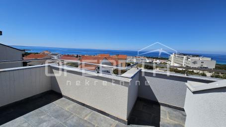 Novalja – 92 m², pogled na more, 3 terase, 2 parkinga