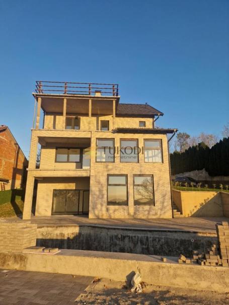 Kuća 550 m², 14.4 a, Sremska Kamenica, Novi Sad