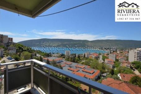 Prodaje se komforan i prostran stan  Herceg Novi Topla 2