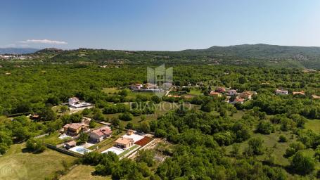 Labin, okolica, građevinsko zemljište na rubu naselja