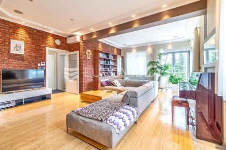 Sveta Nedjelja, Centar prekrasna samostojeća kuća 335 m² na parceli 763 m²