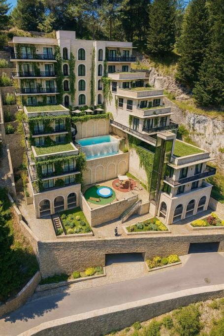 Ekskluzivan jednosoban stan 46,94 m2 + 40m2 zelena terasa sa privatnim bazenom i zelenilom, panorams