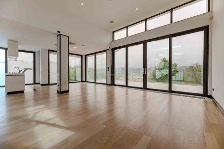 Prodaja, Prekrižje, novouređena vila 560m2, parking, bazen