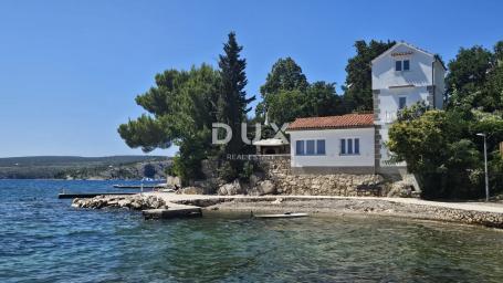 ZADAR, MASLENICA - Posebna kuća u 1. redu do mora!