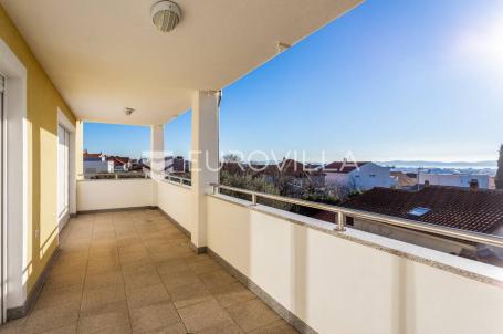 Zadar, Plovanija, trosoban stan za dugoročni najam