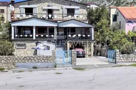 Karlobag, kuća sa 6 apartmana, 450 m², okućnica 600 m², 250 m od mora