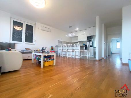 NOVI SAD - SOMBORSKI BULEVAR - DVOIPOSOBAN STAN - 82 m2 - 236,900€