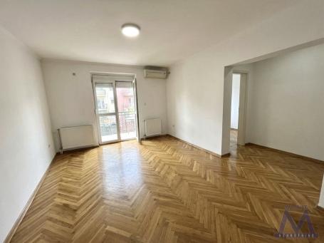 Novi Sad, Grbavica - Tolstojeva. EKSKLUZIVNA PRODAJA TROSOBNOG STANA NA TOP LOKACIJI! Stan se nalazi
