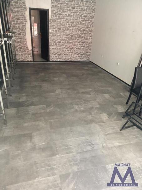 Novi Sad, u blizini Futoške pijace, uz Bulevar oslobođenja na vidljivom mestu. izdaje se odličan uli