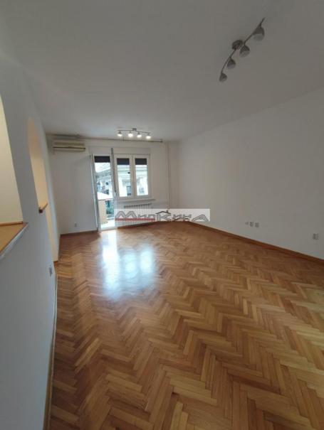 Gornji Dorćol-2.5 polunamešten stan