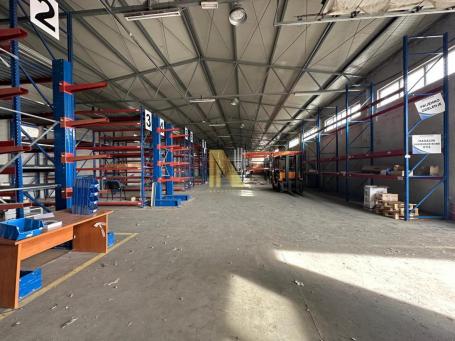 Izdaje se odličan magacinski prostor u Čeneju - parcela 16.000m2