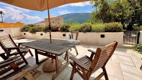 Herceg Novi - Kumbor, dvosoban stan površine 60m2 sa pogledom na more. 