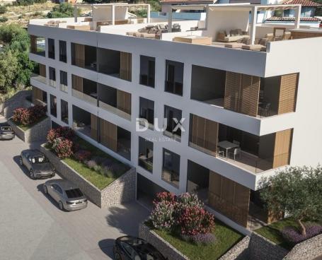 TROGIR, ČIOVO - Ekskluzivan stan sa krovnom terasom i pogledom na more