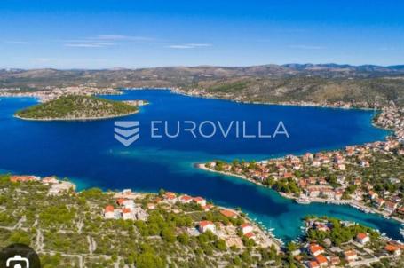Ražanj, građevinsko zemljište drugi red do mora, 1046 m². 