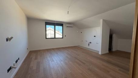 Prodaja, Stan, 101.68m2 , Tivat