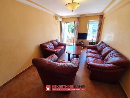 Opremljen dvosoban stan 57m2 sa garažom, Gospoština, Budva