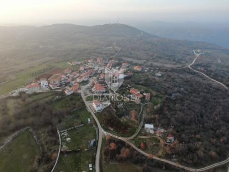 Građevinsko zemljišta na rubu građevinske zone, blizu Rovinja